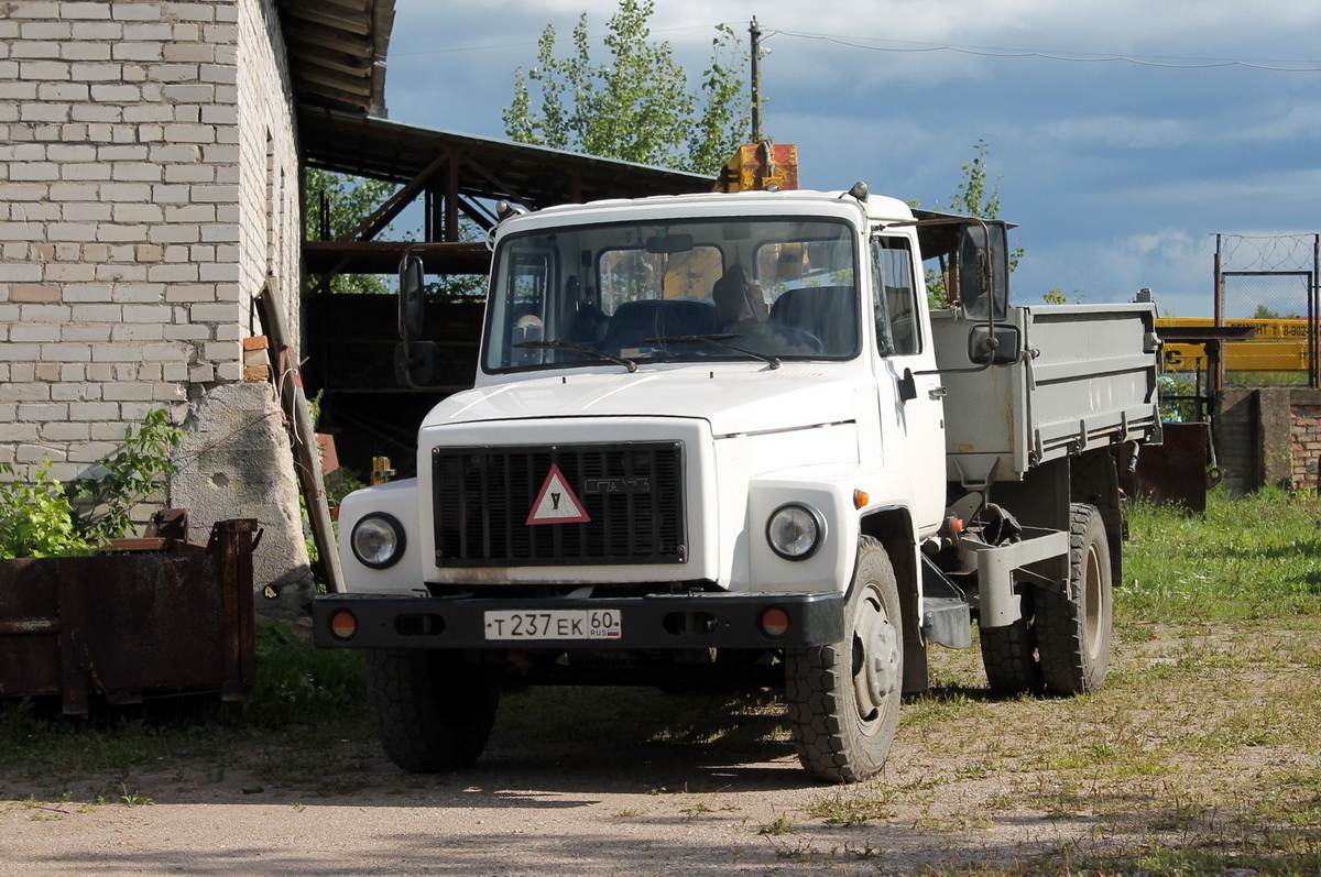 Псковская область, № Т 237 ЕК 60 — ГАЗ-3309