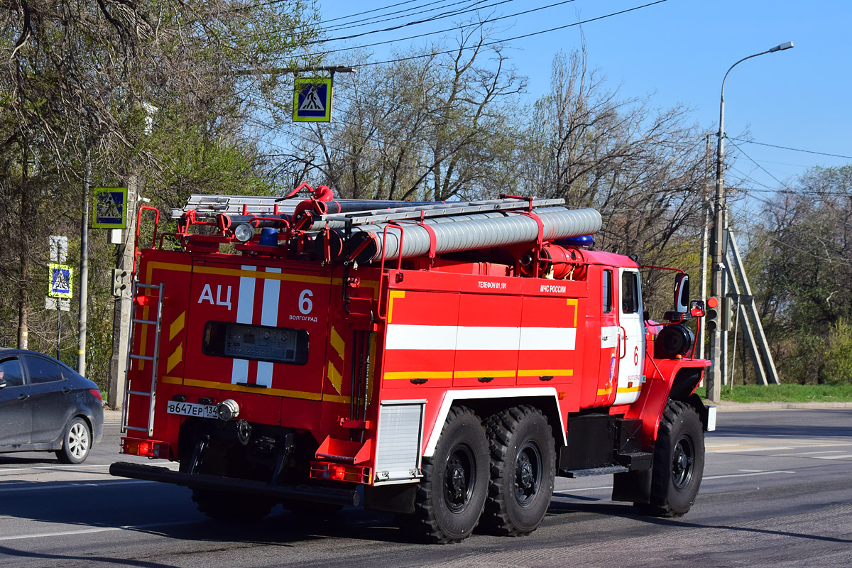 Волгоградская область, № В 647 ЕР 134 — Урал-5557-70