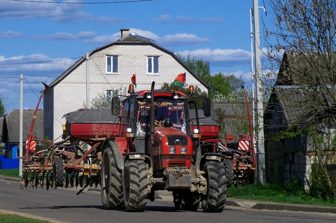 Могилёвская область, № 781 — Беларус-1221.3; Прицепы сельскохозяйственные — Сеялки (общая)