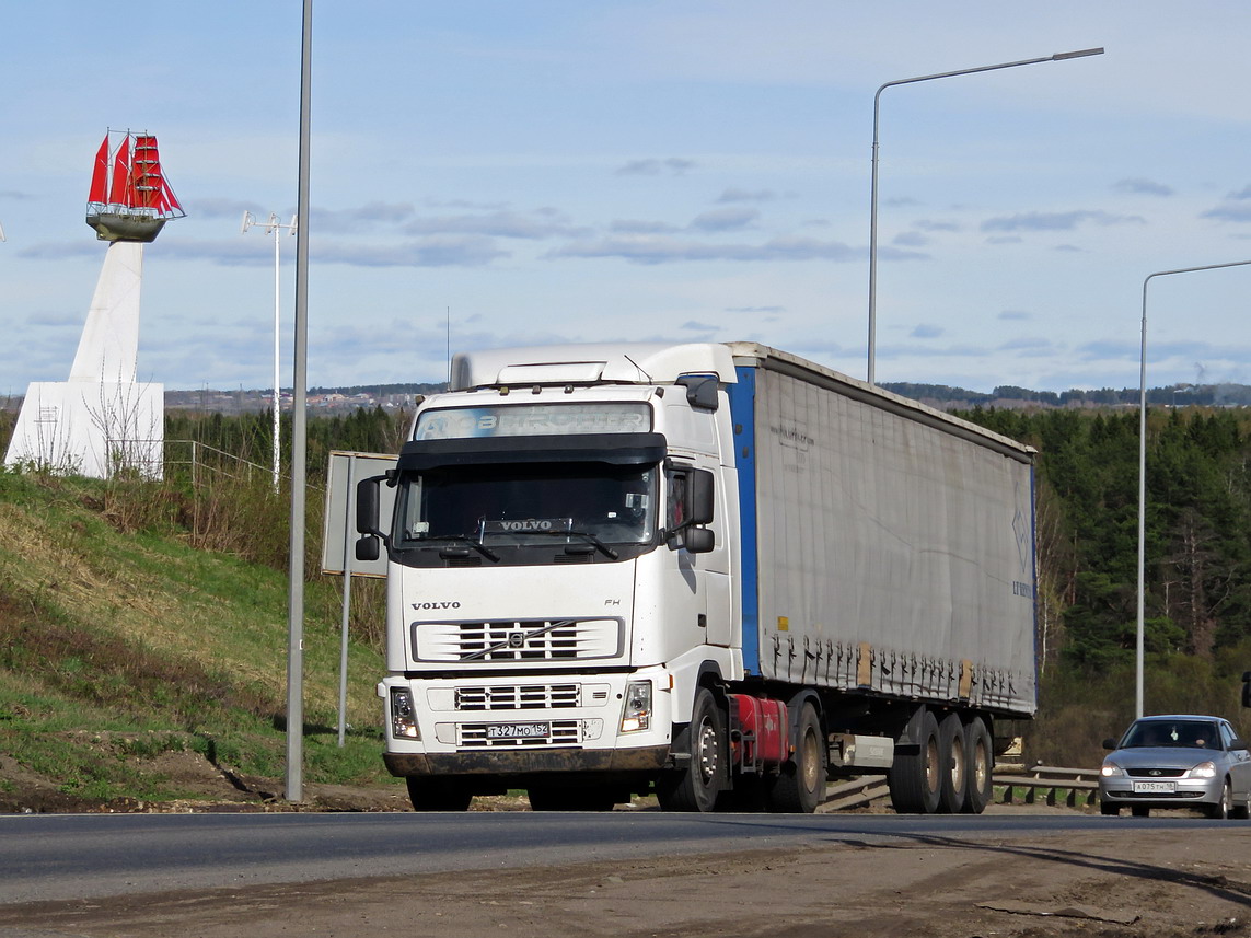 Нижегородская область, № Т 327 МО 152 — Volvo ('2002) FH12.400