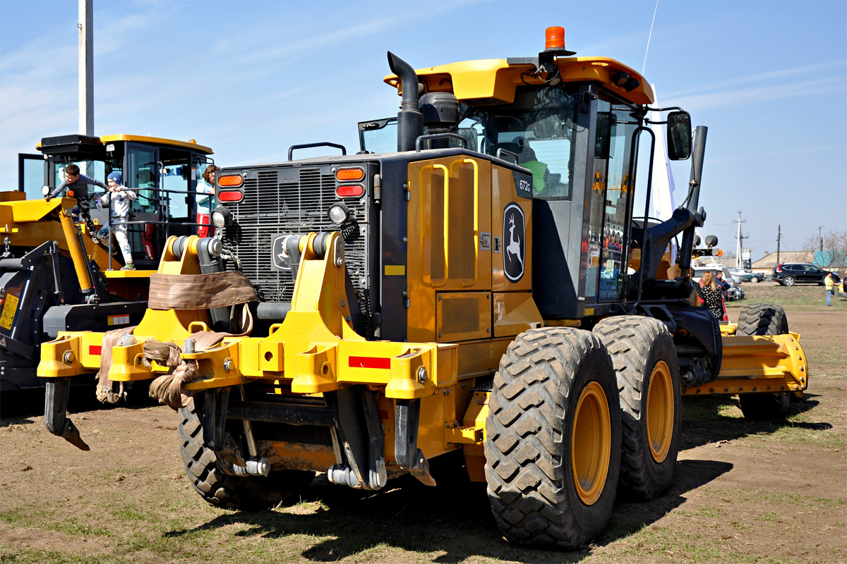 Алтайский край, № 1366 АР 22 — John Deere 672G