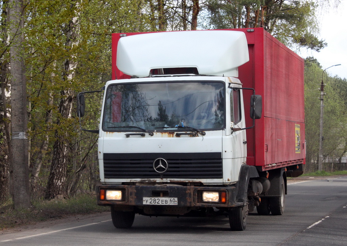 Псковская область, № У 282 ЕВ 60 — Mercedes-Benz LK 814