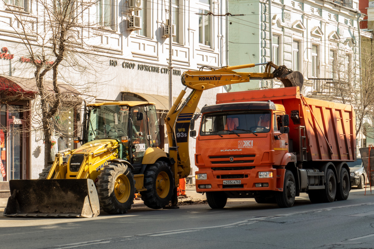 Самарская область, № (63) Б/Н СТ 0048 — Komatsu WB93; Самарская область, № А 255 СА 763 — КамАЗ-6520-53