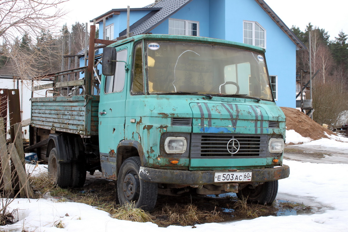 Псковская область, № Е 503 АС 60 — Mercedes-Benz T2 ('1967)