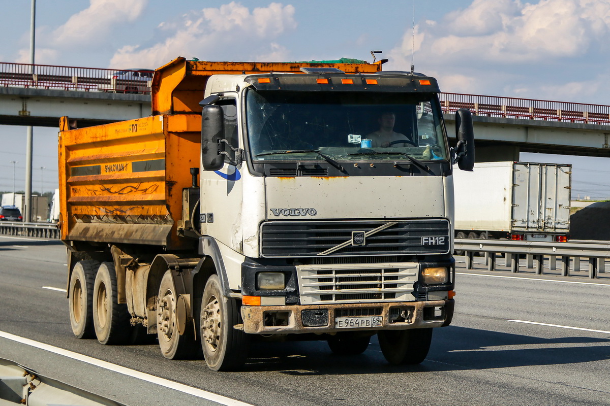 Тверская область, № Е 964 РВ 69 — Volvo ('1993) FH12.420