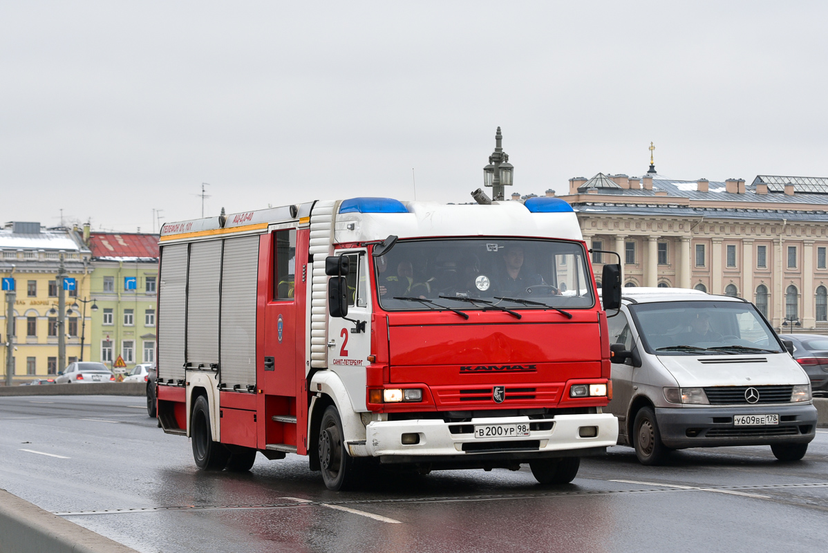 Санкт-Петербург, № В 200 УР 98 — КамАЗ-4308-H3