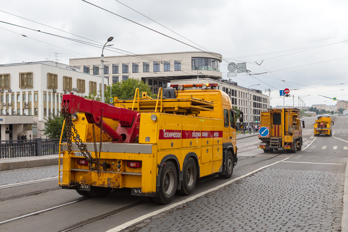 Москва, № 320 — Volvo ('2010) FMX.440