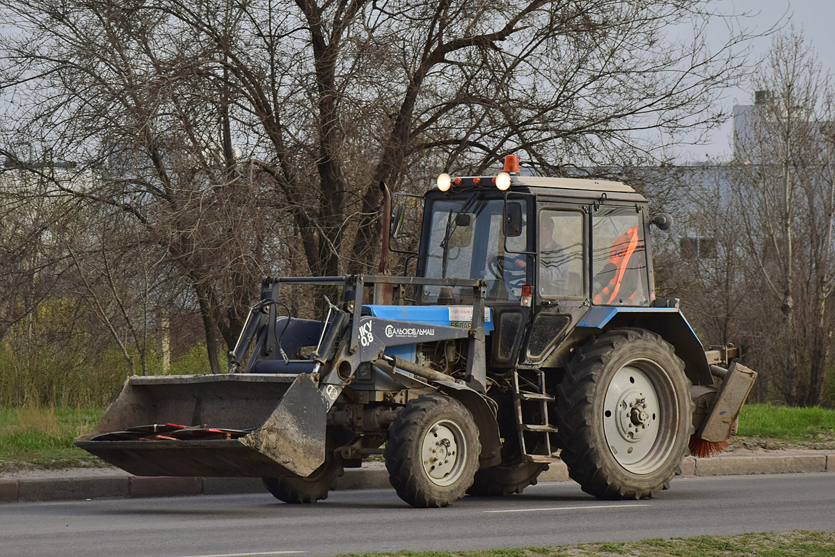 Волгоградская область, № 8925 ЕА 34 — Беларус-82.1