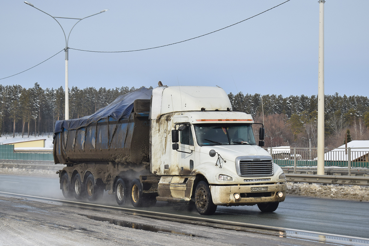 Кемеровская область, № О 442 НЕ 142 — Freightliner Columbia