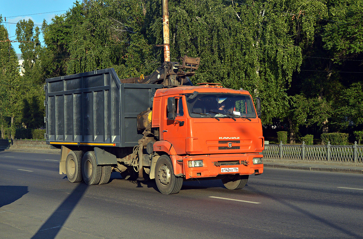 Воронежская область, № Е 142 КО 136 — КамАЗ-65115 (общая модель)