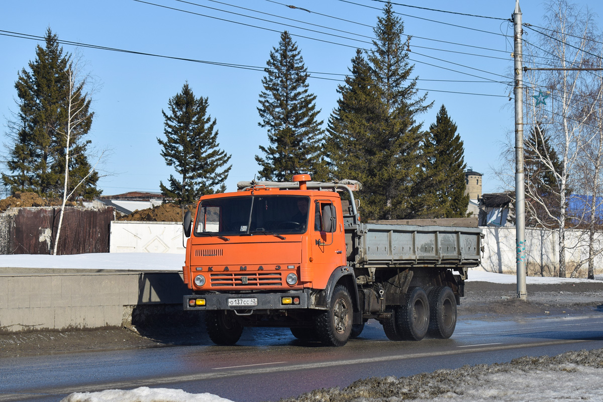 Алтайский край, № О 137 СС 42 — КамАЗ-5320