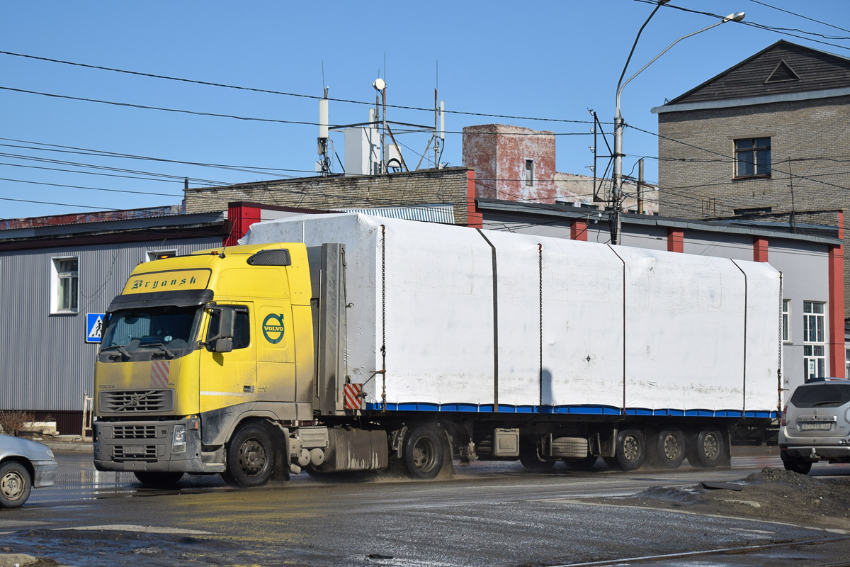 Брянская область, № Н 496 ВА 32 — Volvo ('2002) FH12.440