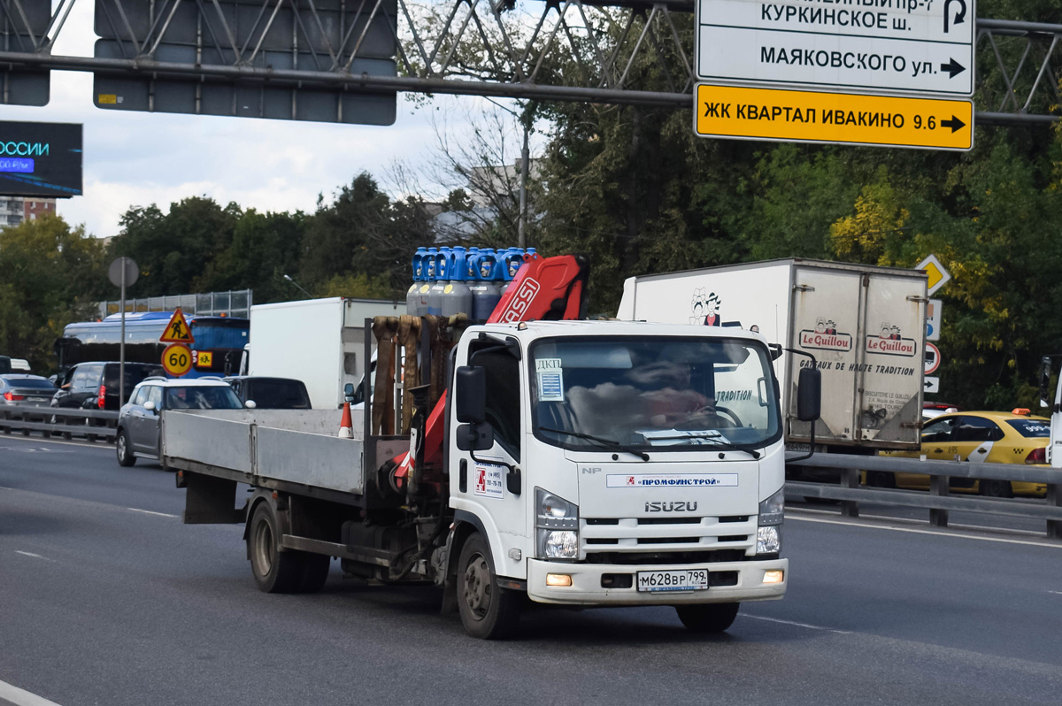 Москва, № М 628 ВР 799 — Isuzu NРR75 [Z7X]