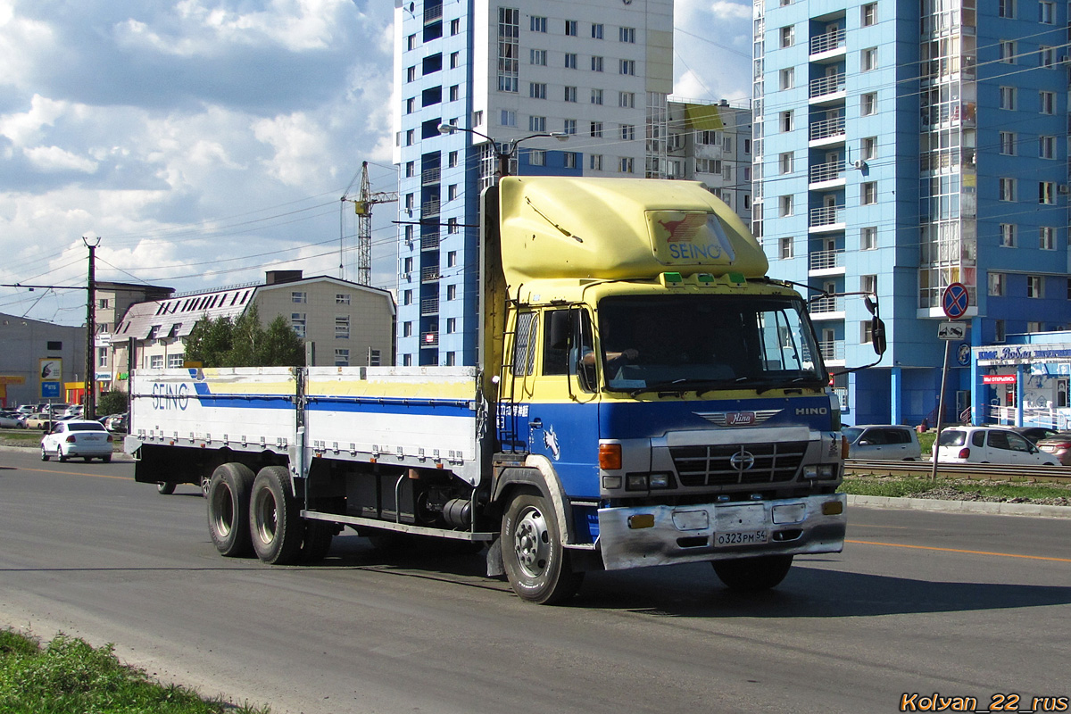 Новосибирская область, № О 323 РМ 54 — Hino FR