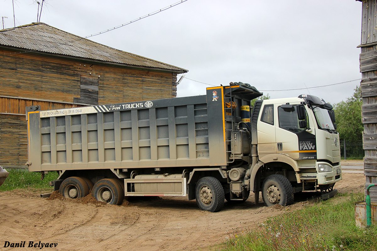 Московская область, № Е 261 ОА 790 — FAW J6 CA3310