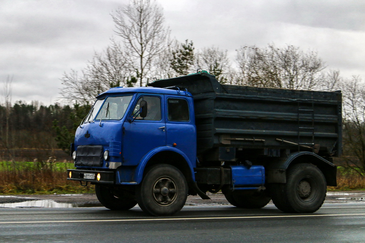 Ленинградская область, № А 811 УТ 47 — МАЗ-5549