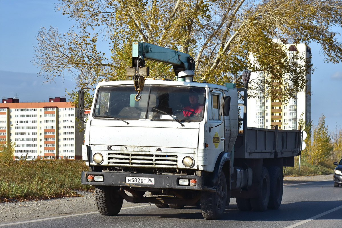 Тюменская область, № Н 382 ВТ 96 — КамАЗ-53212