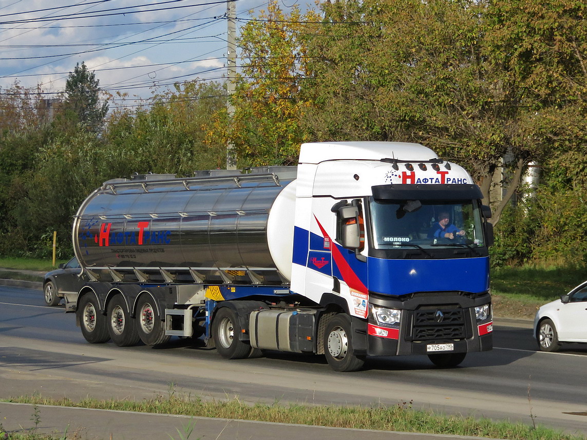 Москва, № Р 705 АО 790 — Renault T-Series ('2013)