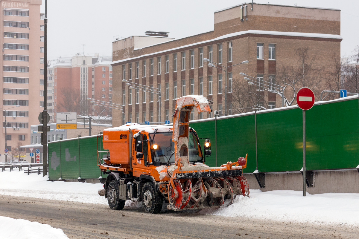 Москва, № 32 — Mercedes-Benz Unimog U400