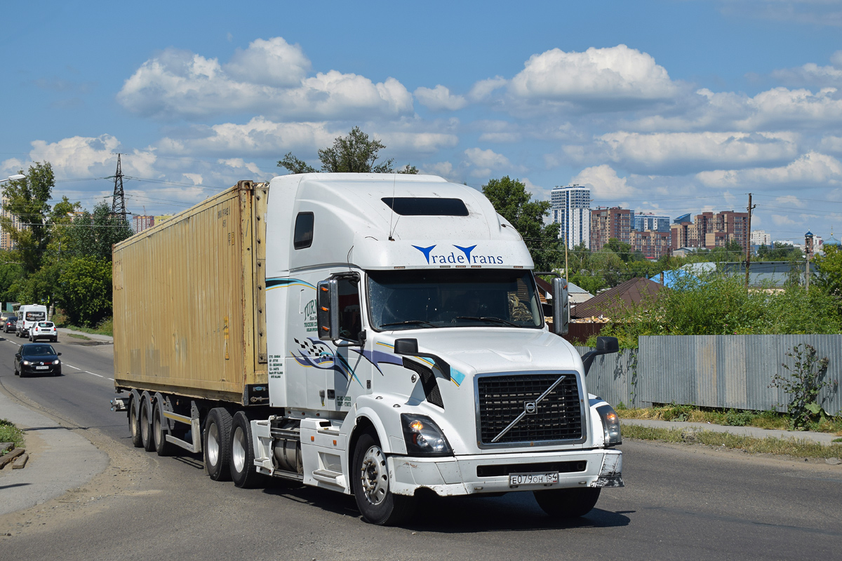 Новосибирская область, № Е 079 ОН 154 — Volvo VNL670