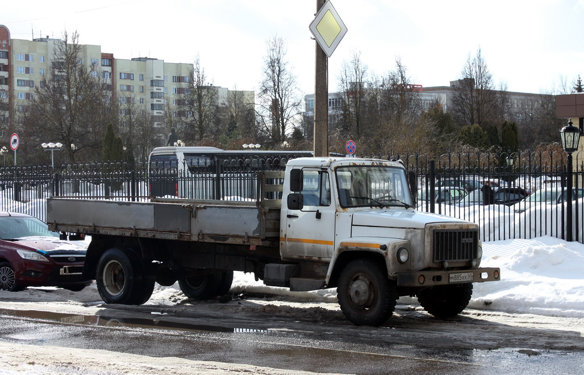 Псковская область, № М 885 КК 60 — ГАЗ-3309