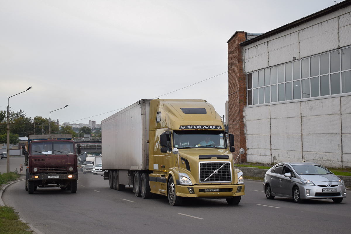 Алтайский край, № Т 209 ХМ 22 — Volvo VNL670