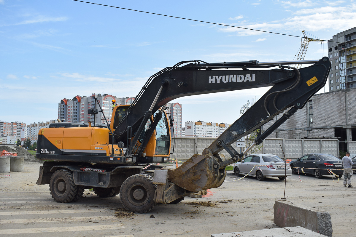 Алтайский край, № 7740 АР 22 — Hyundai R210W-9S