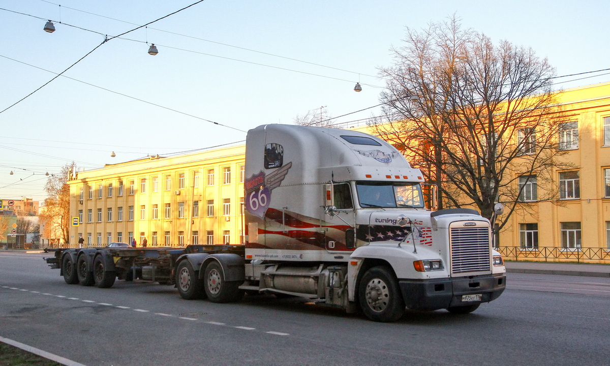 Санкт-Петербург, № М 975 ХУ 178 — Freightliner FLD 120