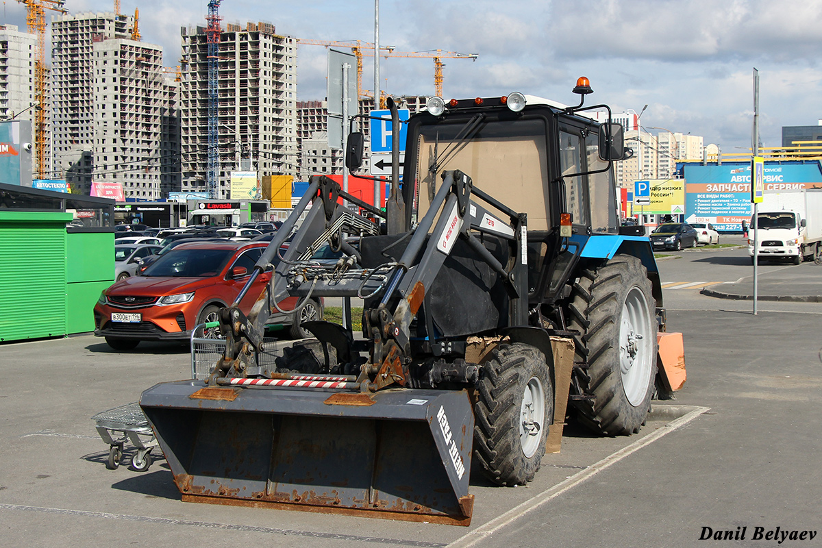 Свердловская область, № 8861 АВ 55 — Беларус-82.1