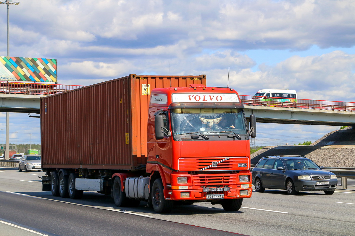 Псковская область, № Т 724 НУ 60 — Volvo ('1993) FH12.380