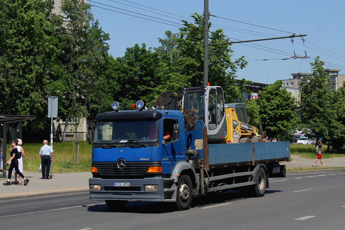 Литва, № KCG 674 — Mercedes-Benz Atego 1828; Литва — Спецтехника с нечитаемыми (неизвестными) номерами