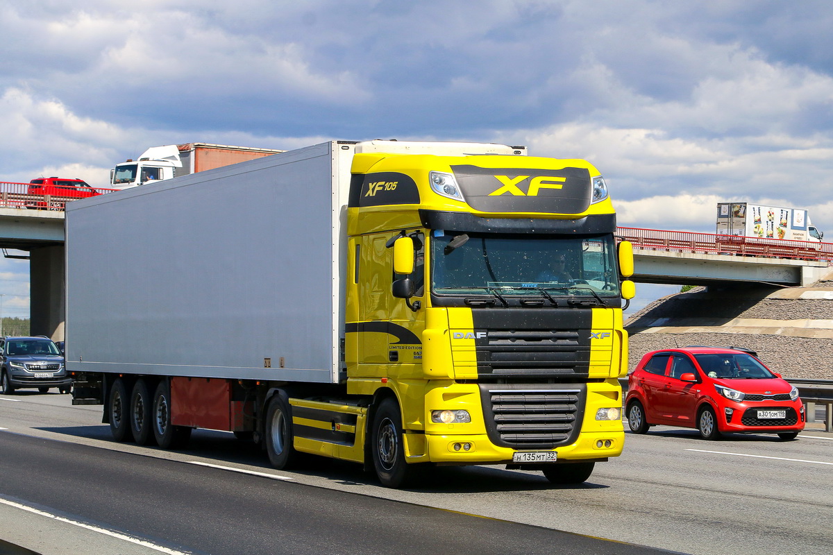 Брянская область, № Н 135 МТ 32 — DAF XF105 FT