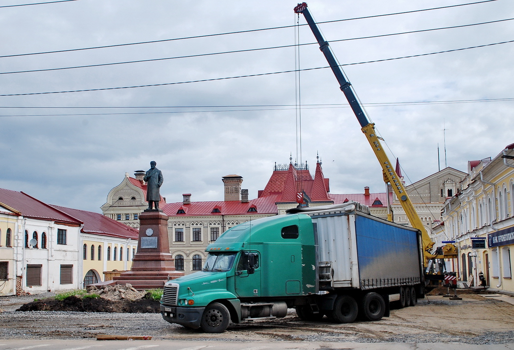 Тульская область, № Н 043 ОМ 71 — Freightliner Century Class