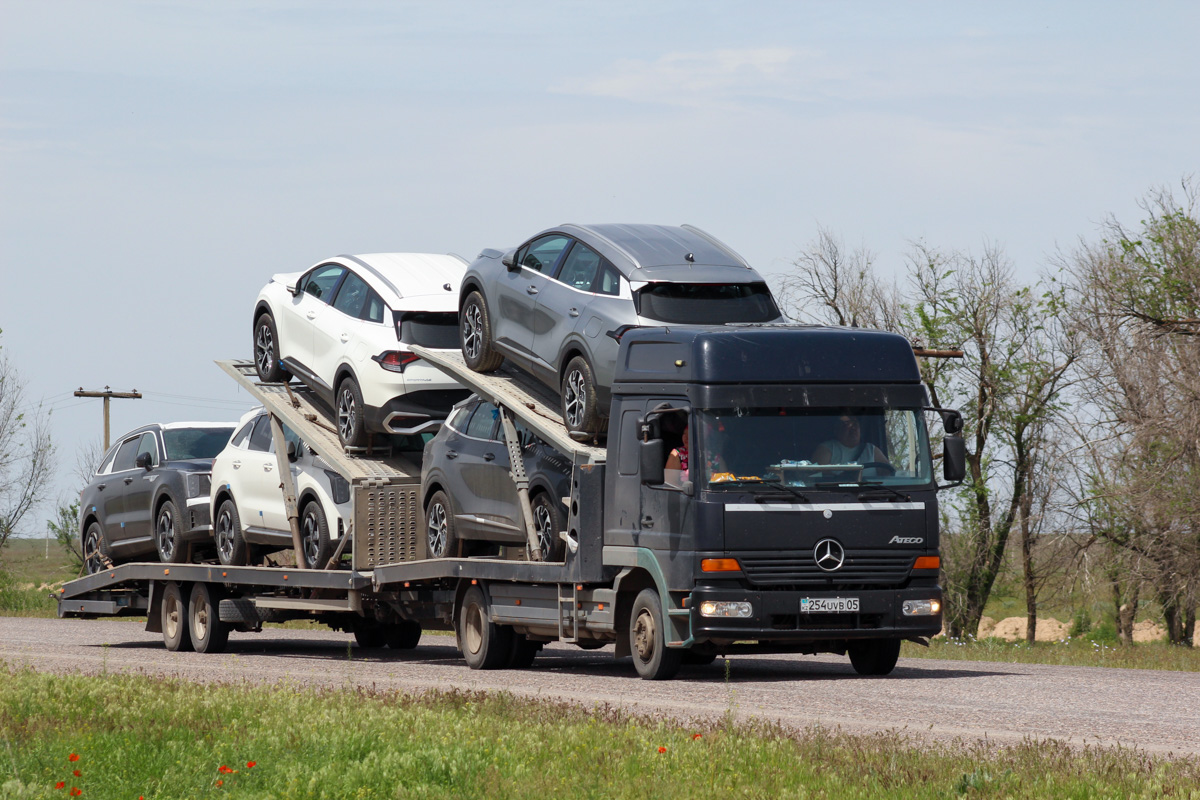 Алматинская область, № 254 UVB 05 — Mercedes-Benz Atego 823