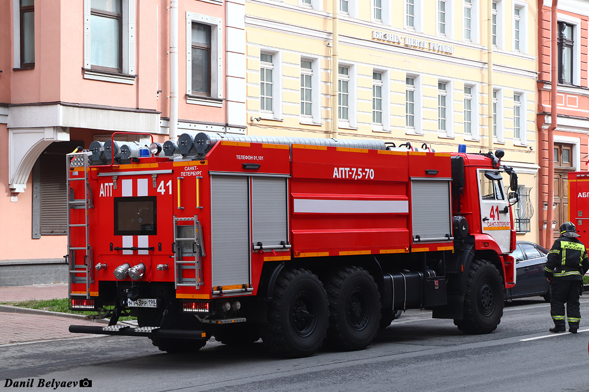 Санкт-Петербург, № Н 143 РР 198 — КамАЗ-43118-50