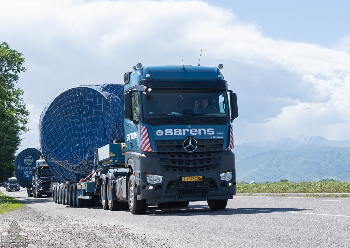 Атырауская область, № 7904 — Mercedes-Benz Arocs 3358