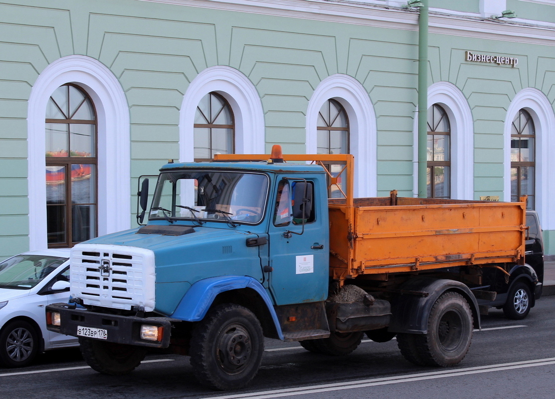 Санкт-Петербург, № В 123 ВР 178 — ЗИЛ-497442