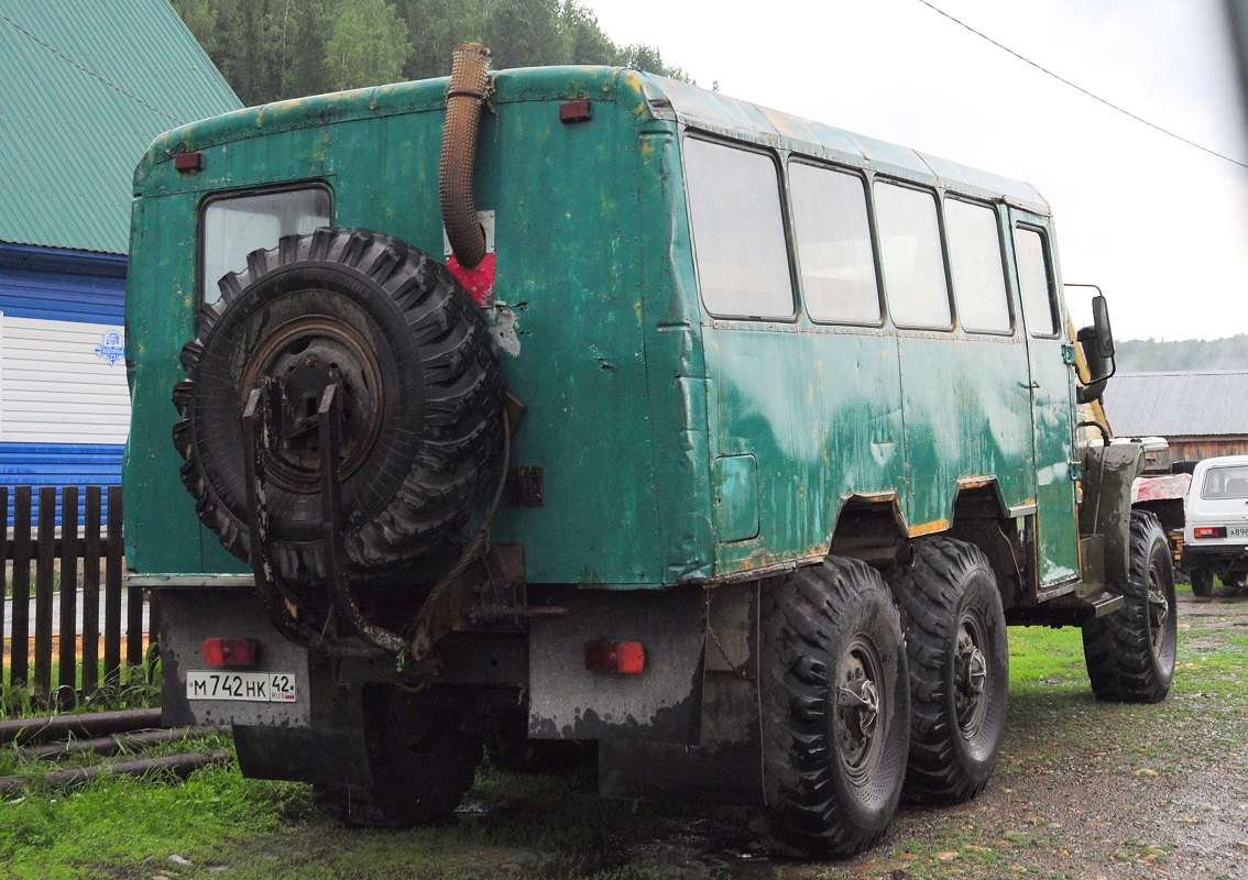 Кемеровская область, № М 742 НК 42 — Урал-375Д