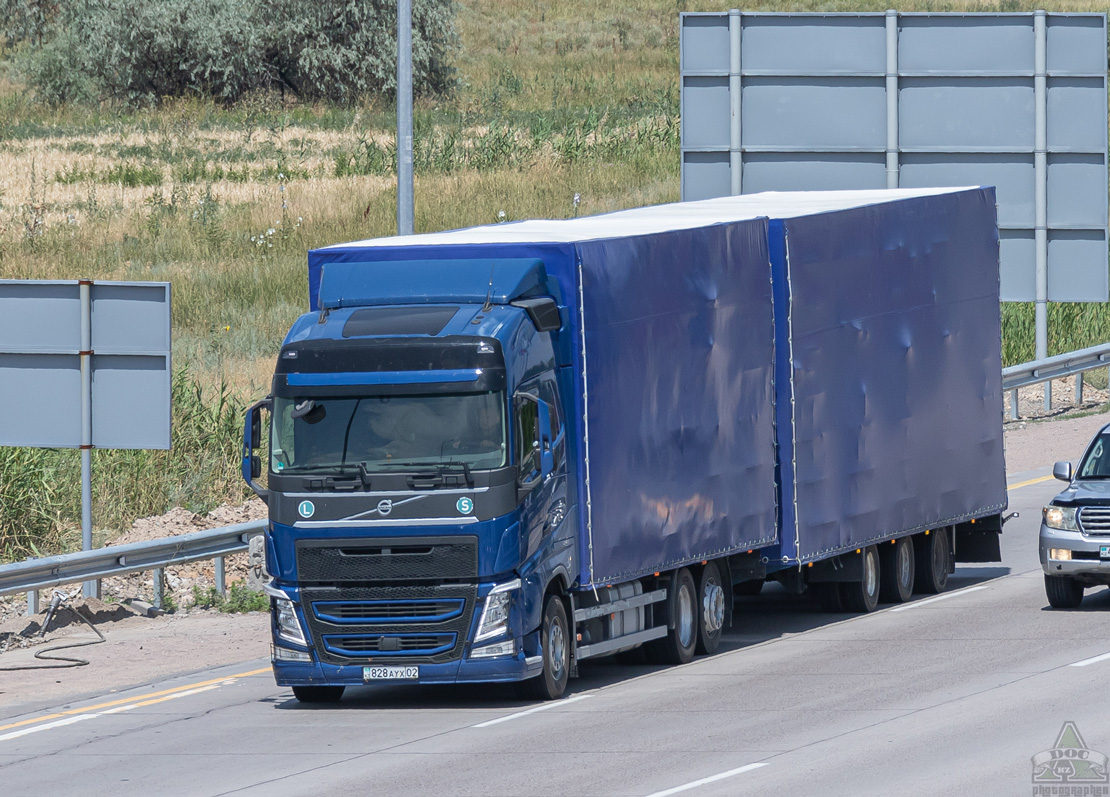 Алматы, № 828 AYX 02 — Volvo ('2012) FH.460