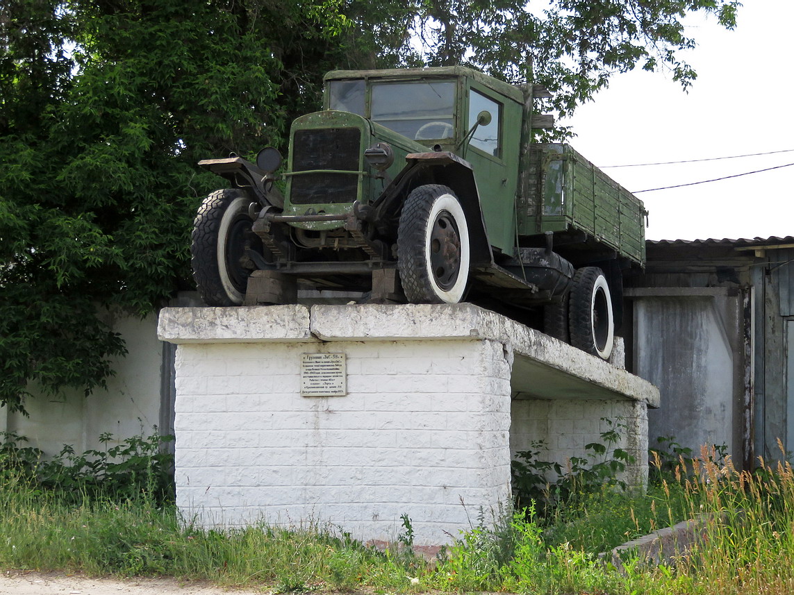 Кировская область, № (43) Б/Н 0009 — УралЗИС-5М; Кировская область — Автомобили на постаментах; Техника на постаментах, памятники (Кировская область)