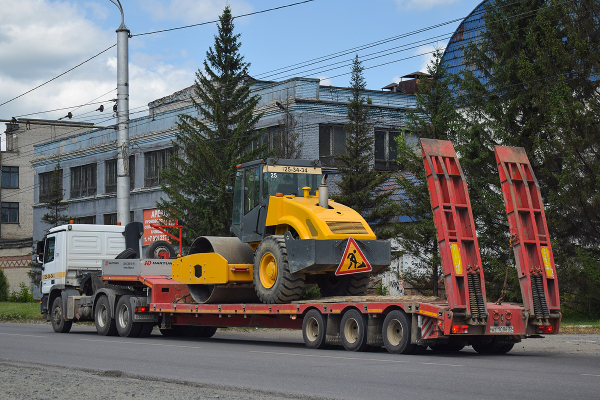 Алтайский край, № АТ 1086 22 — Hartung (общая модель); Алтайский край, № 25 — XCMG XS142