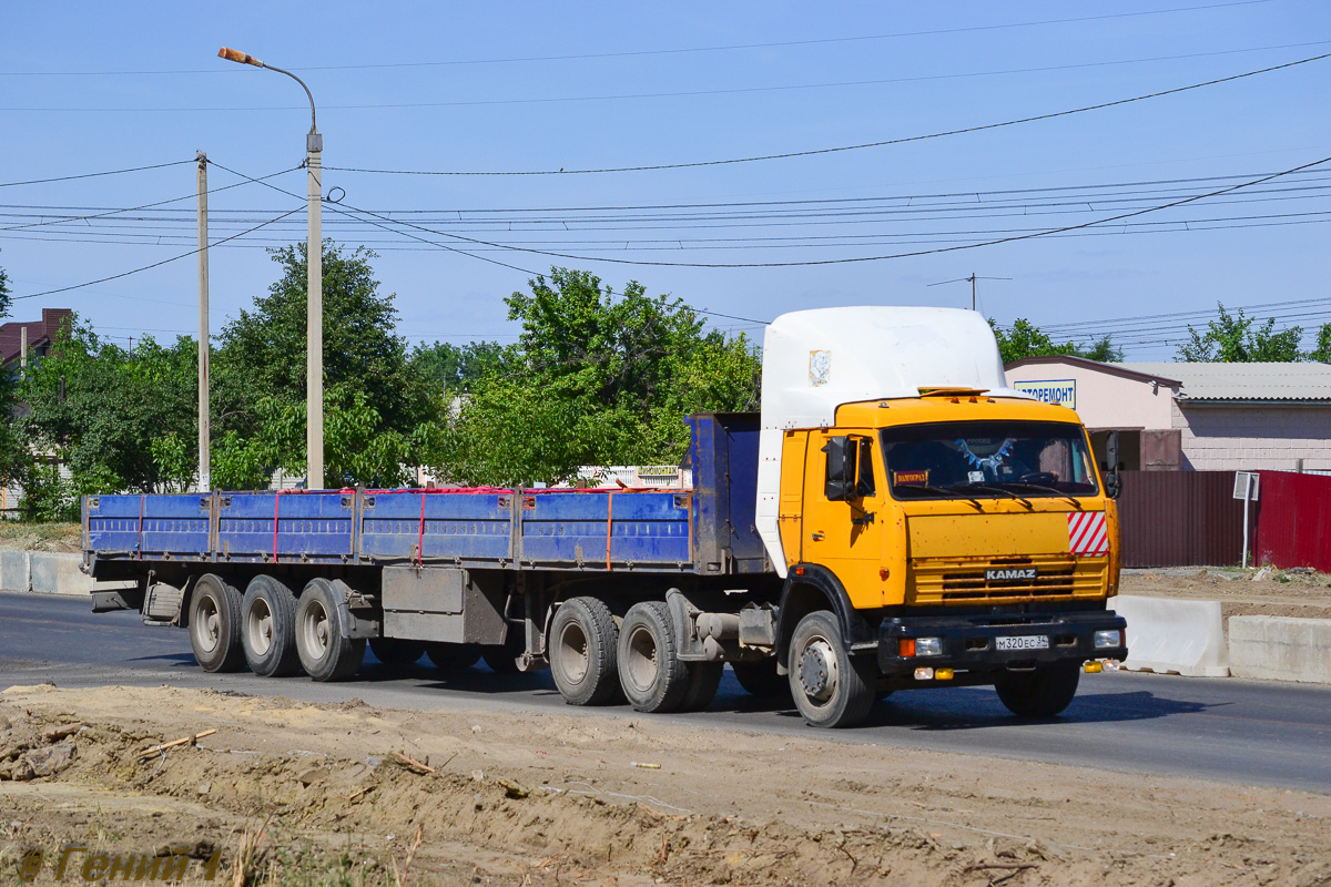 Волгоградская область, № М 320 ЕС 34 — КамАЗ-54115-15 [54115R]