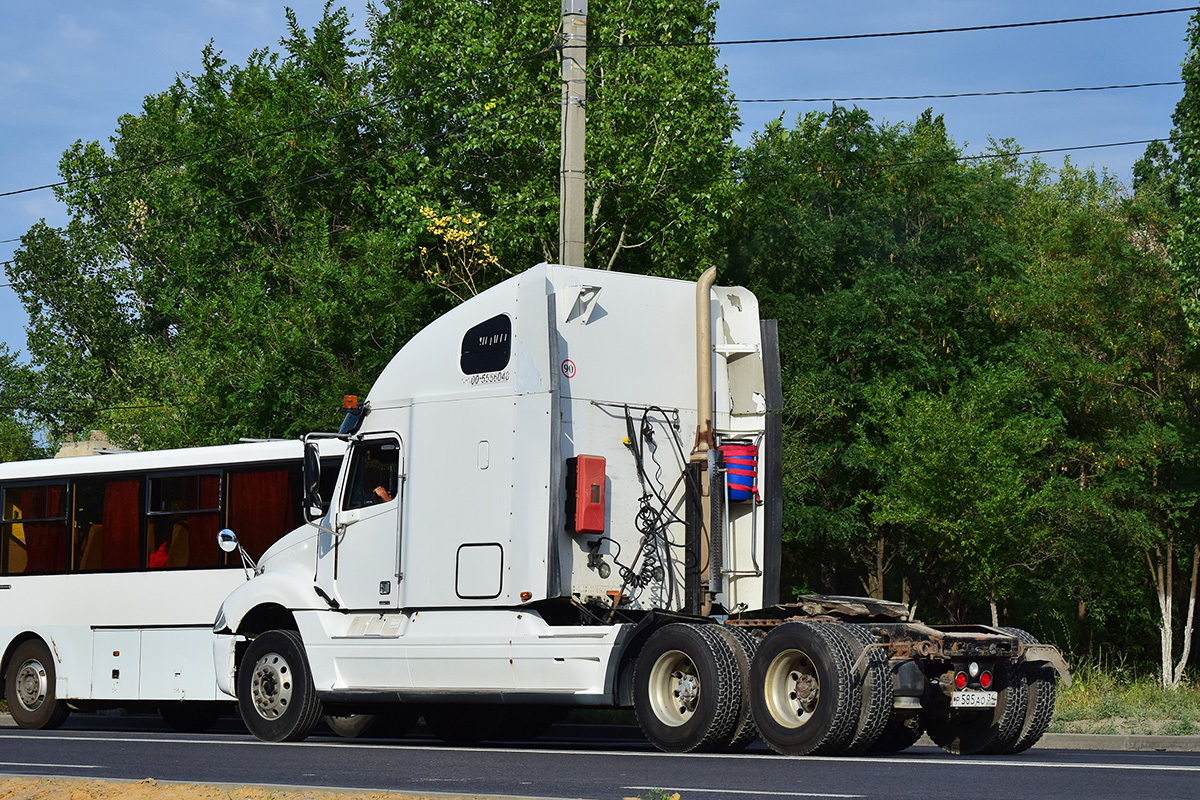 Волгоградская область, № Р 585 АО 34 — Freightliner Columbia