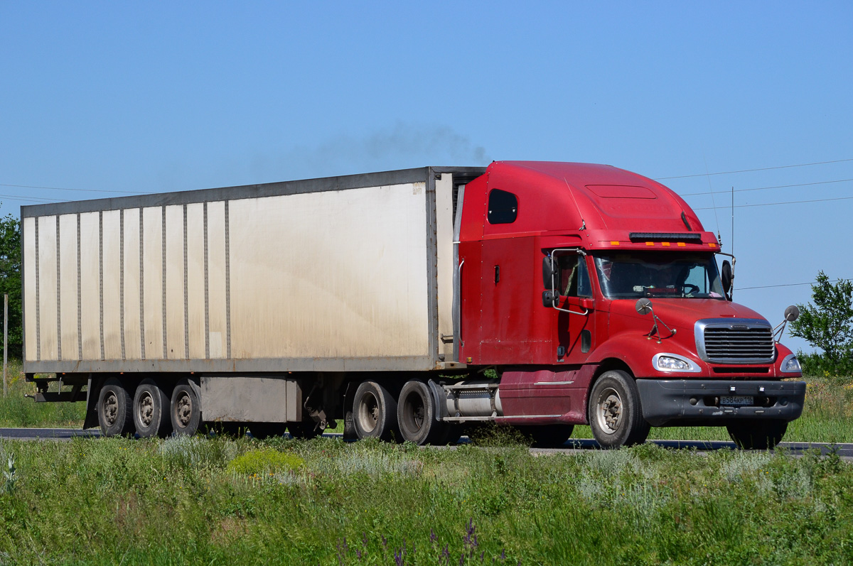 Татарстан, № В 584 КР 116 — Freightliner Columbia