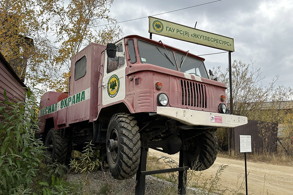 Саха (Якутия), № У 643 ЕО 14 — ГАЗ-66-11; Саха (Якутия) — Автомобили на постаментах; Техника на постаментах, памятники (Саха (Якутия))