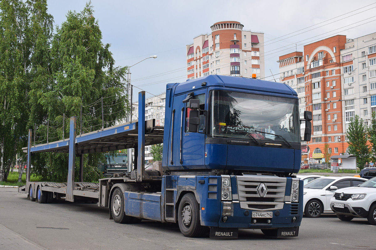 Кемеровская область, № О 744 НС 142 — Renault Magnum ('2005)