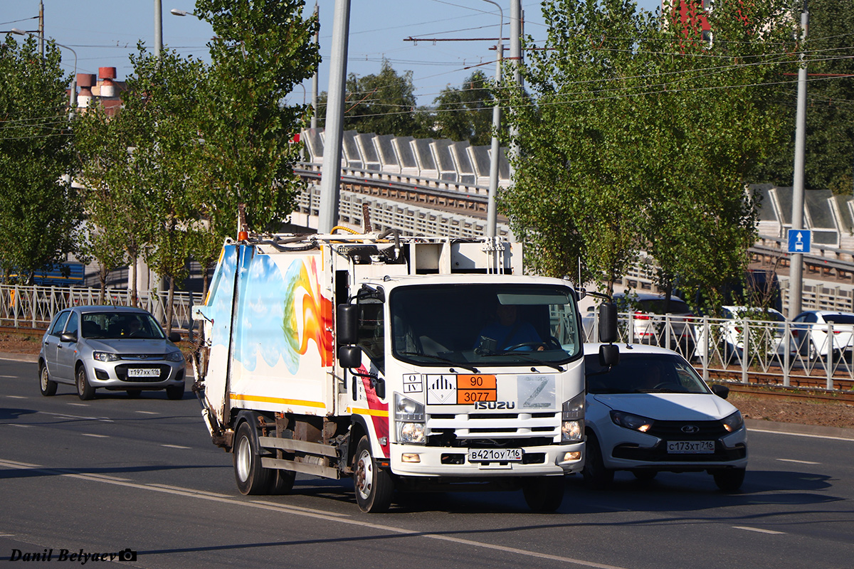 Татарстан, № В 421 ОУ 716 — Isuzu NQR90 [Z7X]