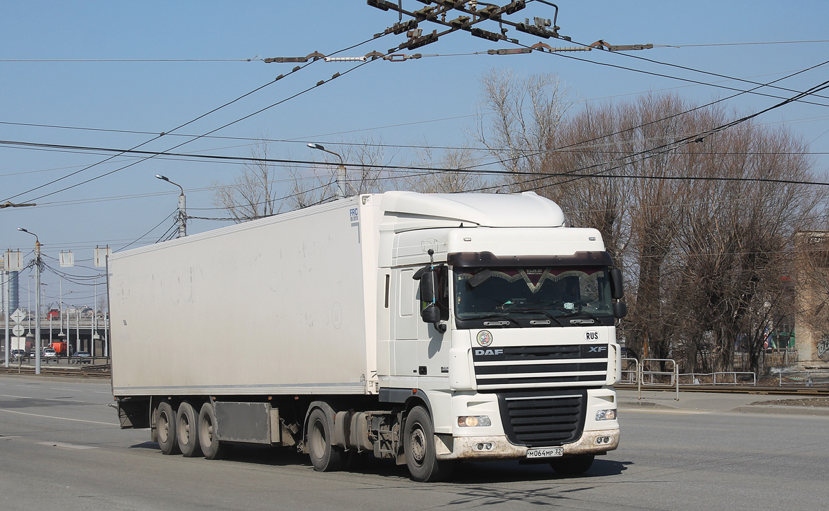 Брянская область, № М 064 МР 32 — DAF XF105 FT