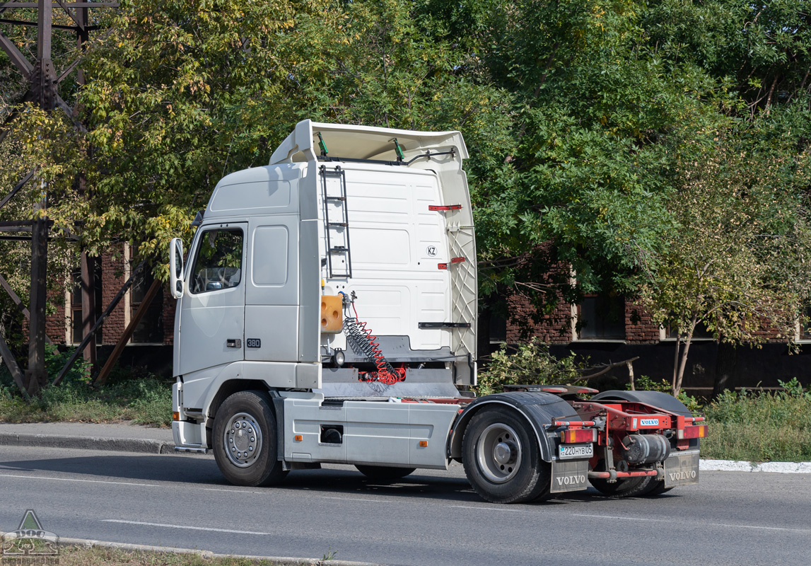 Алматинская область, № 220 HYB 05 — Volvo ('1993) FH12.380