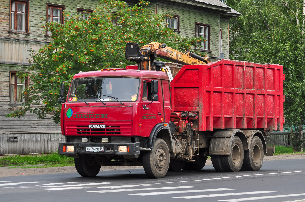 Архангельская область, № Е 676 КЕ 29 — КамАЗ-53229-15 [53229R]